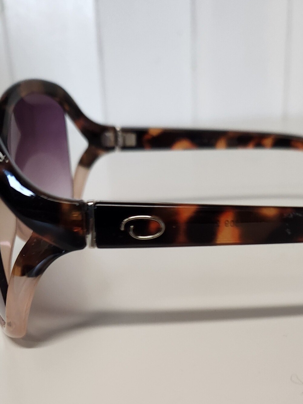 Oscar de la Renta Tortoiseshell Sunglasses - Picture 2 of 3